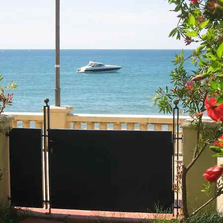 Apartment Sitges, By The Sea! Air Conditioning And Free Wi-fi *